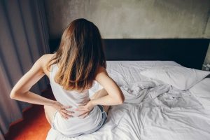 Read more about the article Ngủ dậy bị đau lưng là bệnh gì? Những lưu ý giúp hạn chế tình trạng này